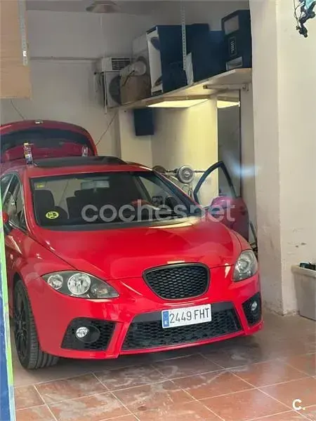 Usado Seat Leon Reference 140 CV (102 kW) 2006 Rojo Utilitario