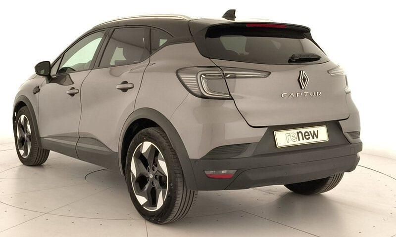 Usado Renault Captur Techno 100 CV (73 kW) 2025 Gris SUV