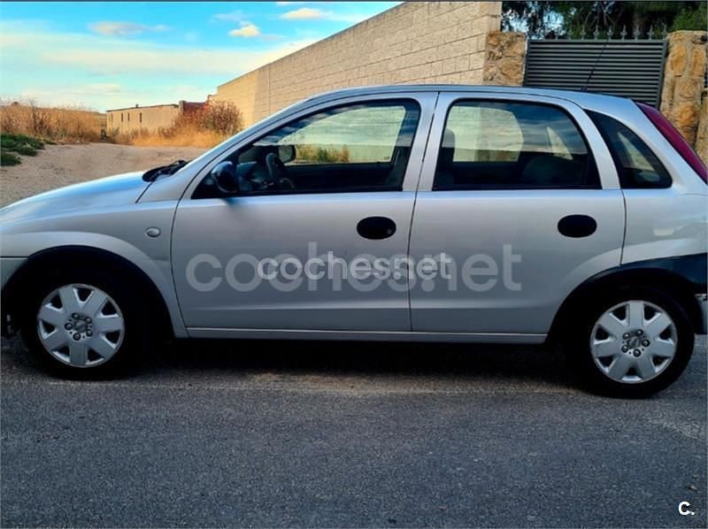 Usado Opel Corsa Edition 65 CV (47 kW) 2003 Gris / plata Berlina
