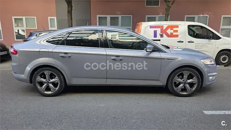Usado Ford Mondeo Titanium 140 CV (102 kW) 2011 Gris / plata Berlina