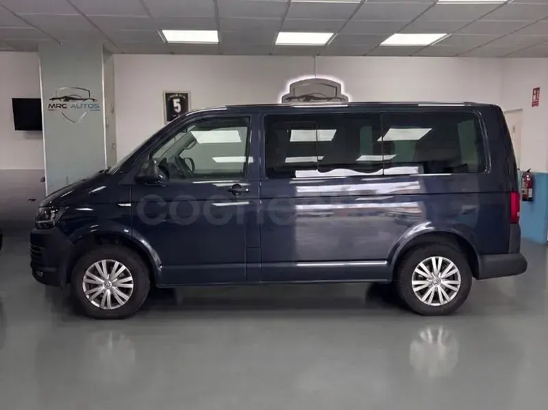 Usado VW Caravelle Trendline 150 CV (110 kW) 2020 Azul Van