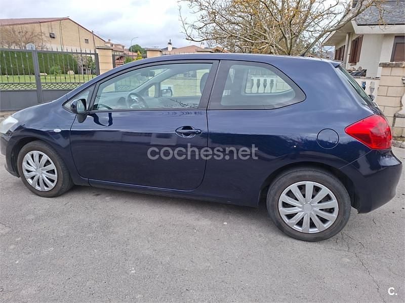 Usado Toyota Auris 90 CV (66 kW) 2007 Azul Utilitario