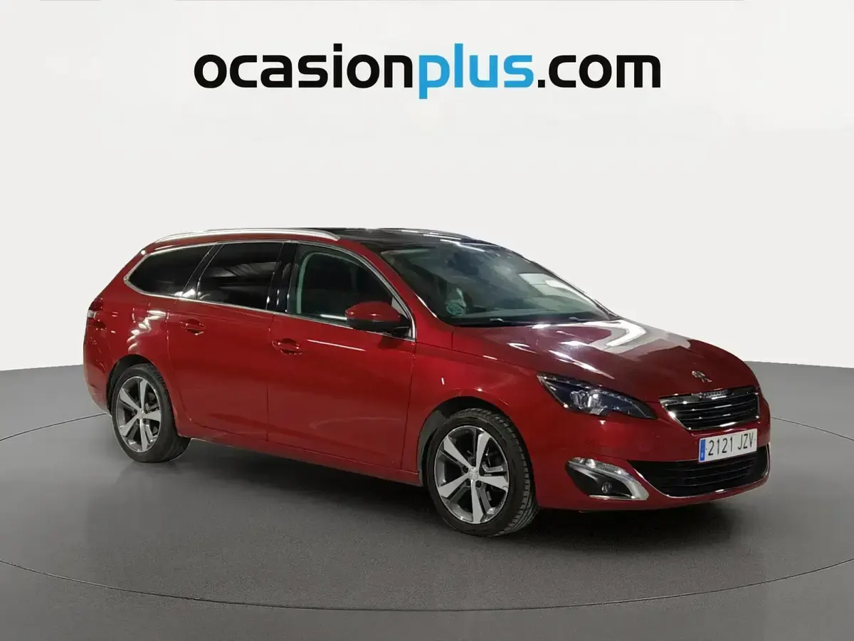 Usado Peugeot 308 Allure 130 CV (95 kW) 2017 Rojo Familiar