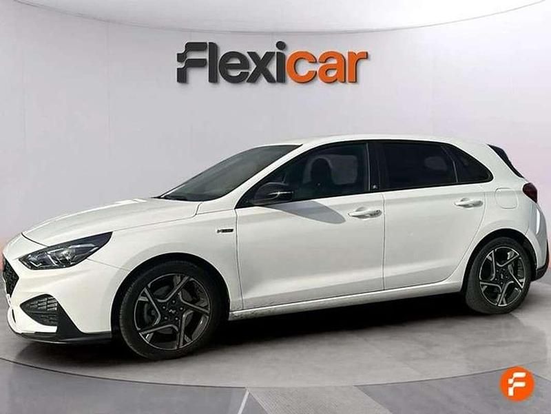 Usado Hyundai i30 N Line 120 CV (88 kW) 2022 Blanco Berlina