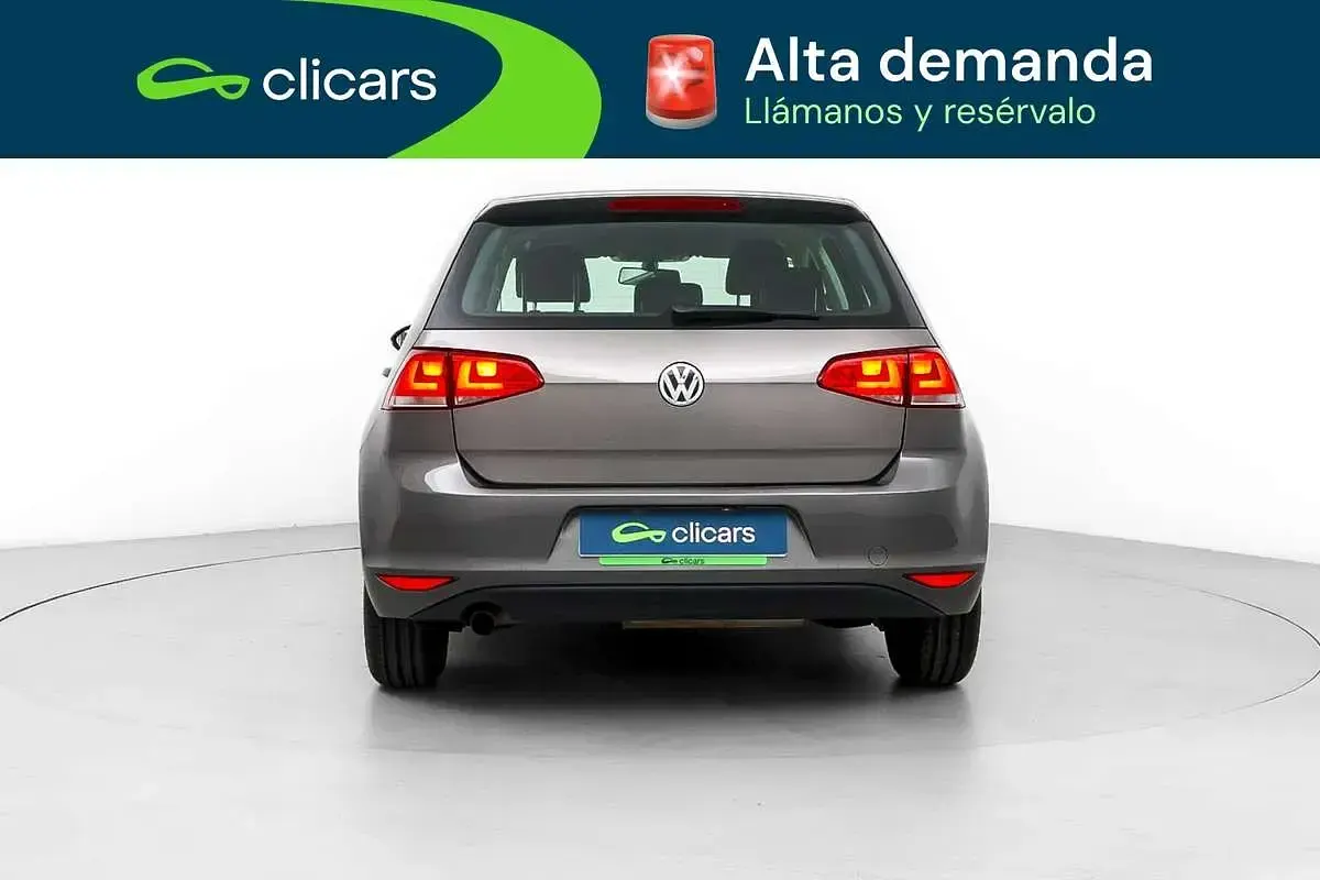 Usado VW Golf VII Business 105 HP (77 kW) 2015 Cinzento Citadino