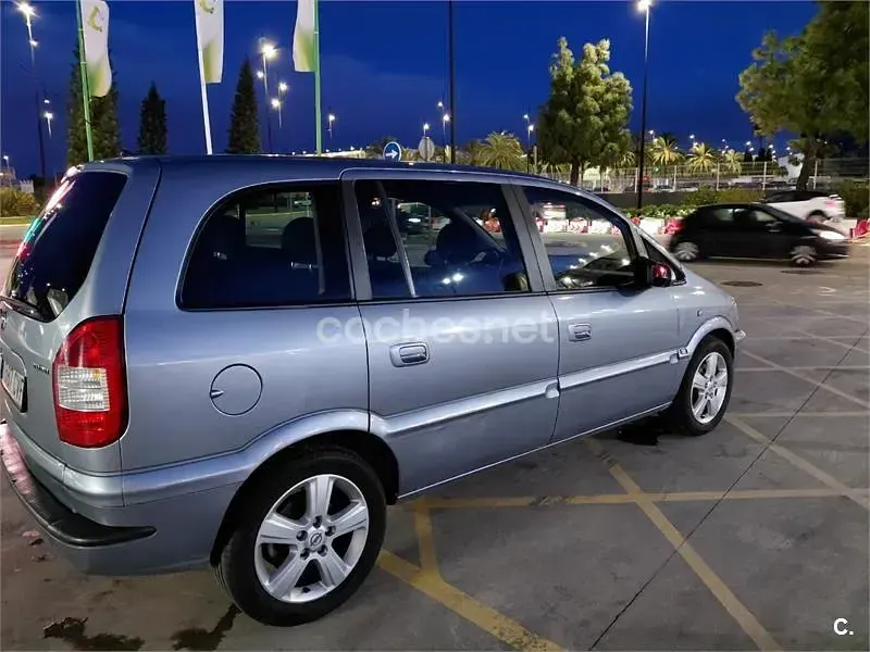 Usado Opel Zafira Elegance 100 CV (73 kW) 2004 Gris / plata Monovolumen