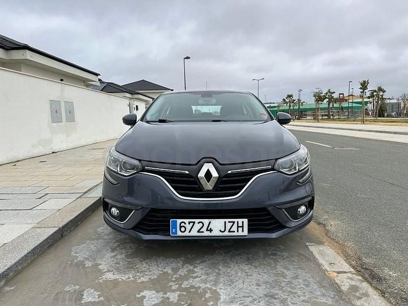 Usado Renault Mégane IV Business 110 CV (80 kW) 2017 Gris / plata Berlina
