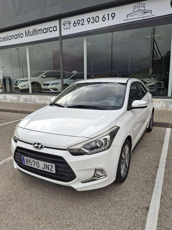 Begagnad Hyundai i20 90 HK (66 kW) 2016 Vit Sportkupé