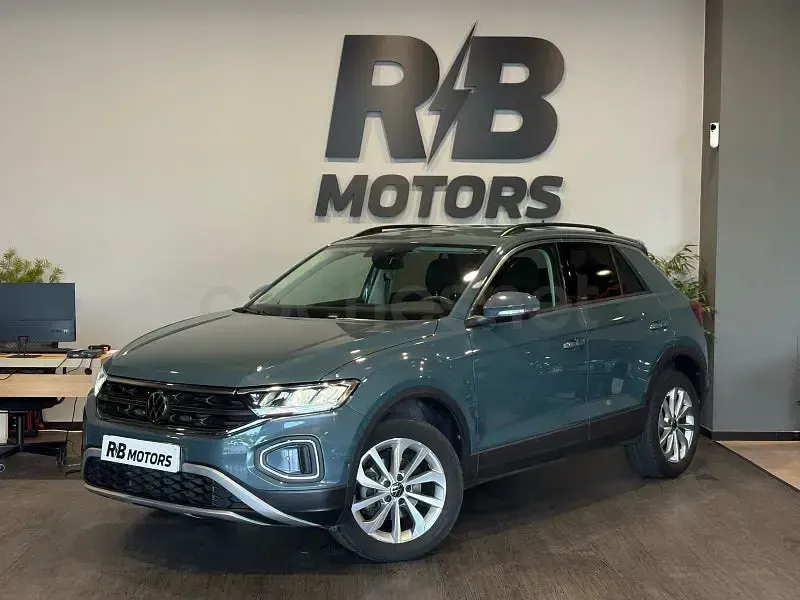 Usado VW T-Roc Life 150 CV (110 kW) 2023 Azul SUV