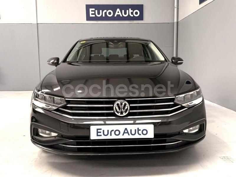 Usado VW Passat Executive 120 CV (88 kW) 2020 Gris / plata Berlina