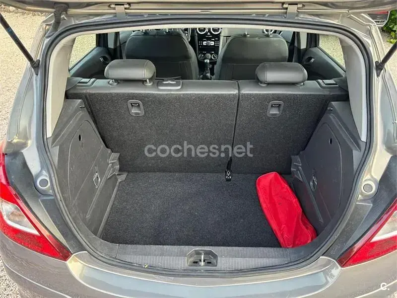 Usado Opel Corsa Selective 75 CV (55 kW) 2014 Gris / plata Utilitario