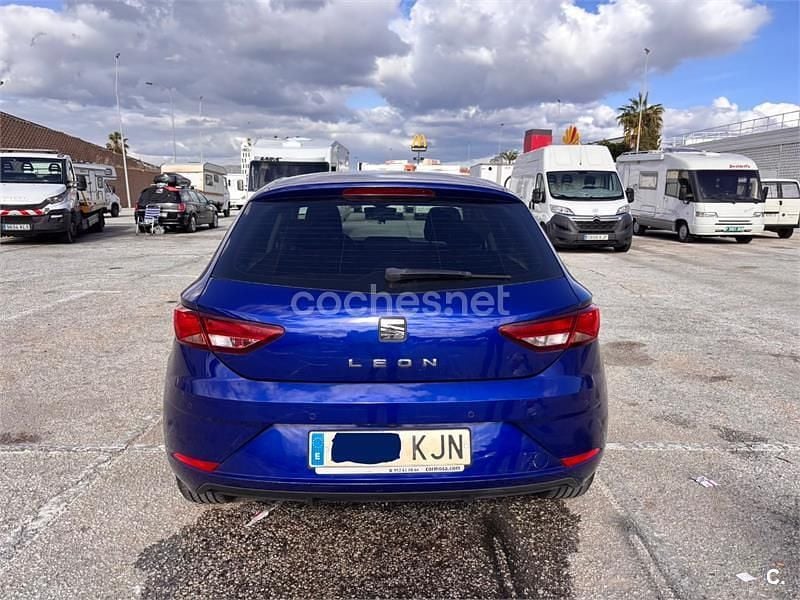 Usado Seat Leon Style 125 CV (91 kW) 2018 Azul Berlina