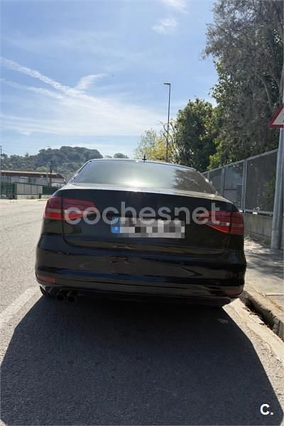 Usado VW Jetta Advance 110 CV (80 kW) 2015 Negro Berlina