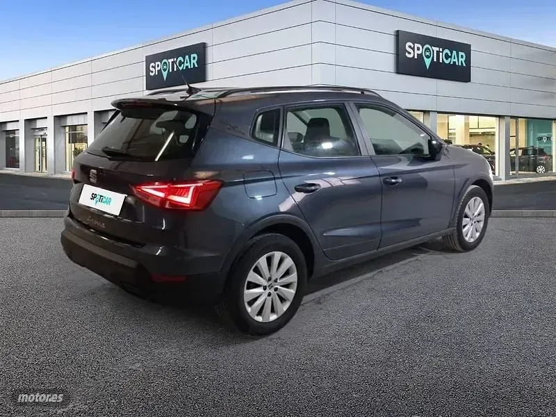 Usado Seat Arona Style 110 CV (80 kW) 2023 Gris SUV