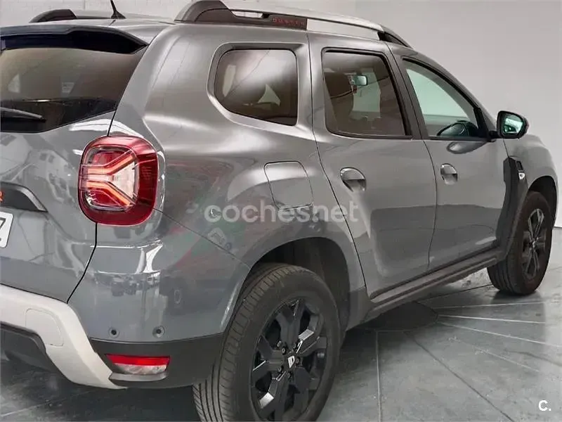Usado Dacia Duster 130 CV (95 kW) 2022 Gris / plata SUV