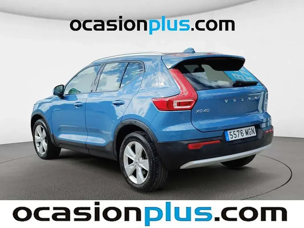 Käytetty Volvo XC40 Core 163 HP (119 kW) 2023 Sininen Katumaasturi