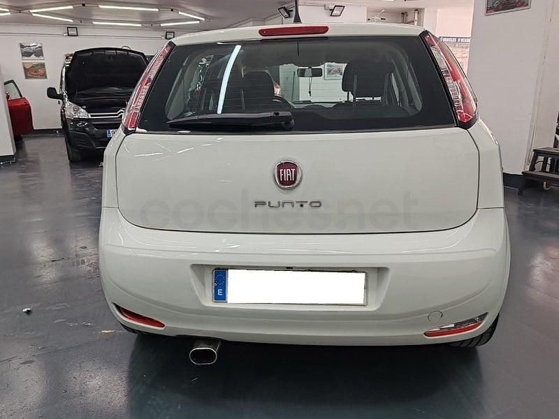 Usado Fiat Punto Easy 75 CV (55 kW) 2015 Blanco Utilitario