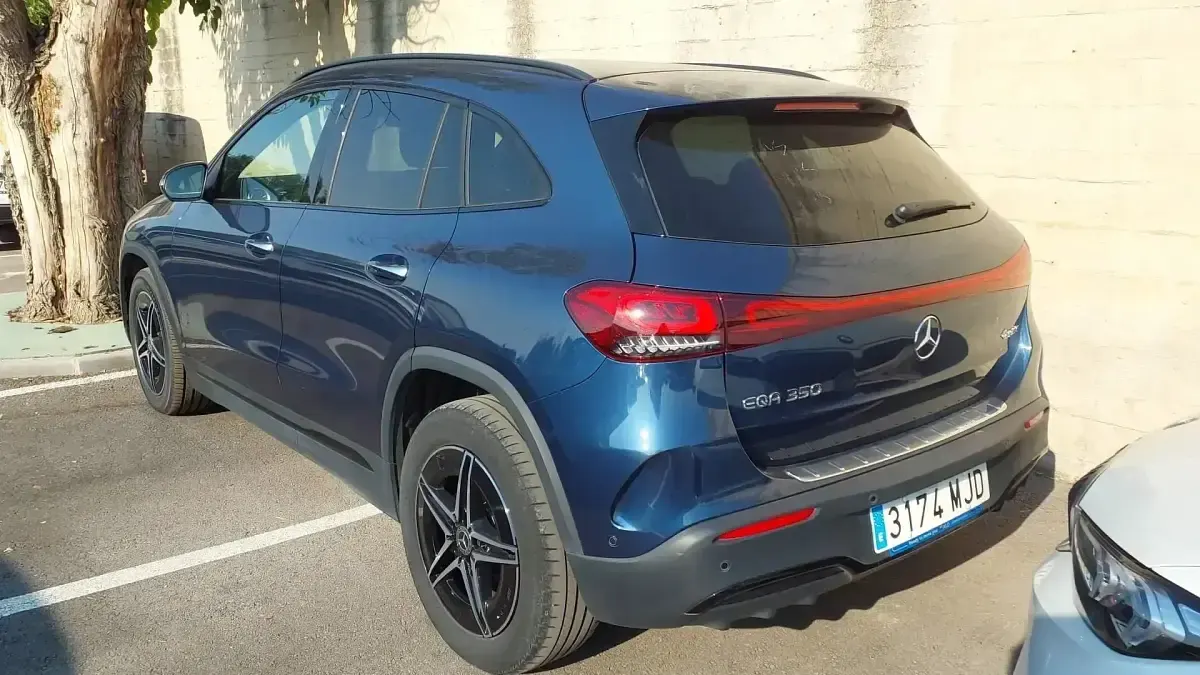 Usado Mercedes EQA350 214 kW (292 CV) 2023 Azul SUV