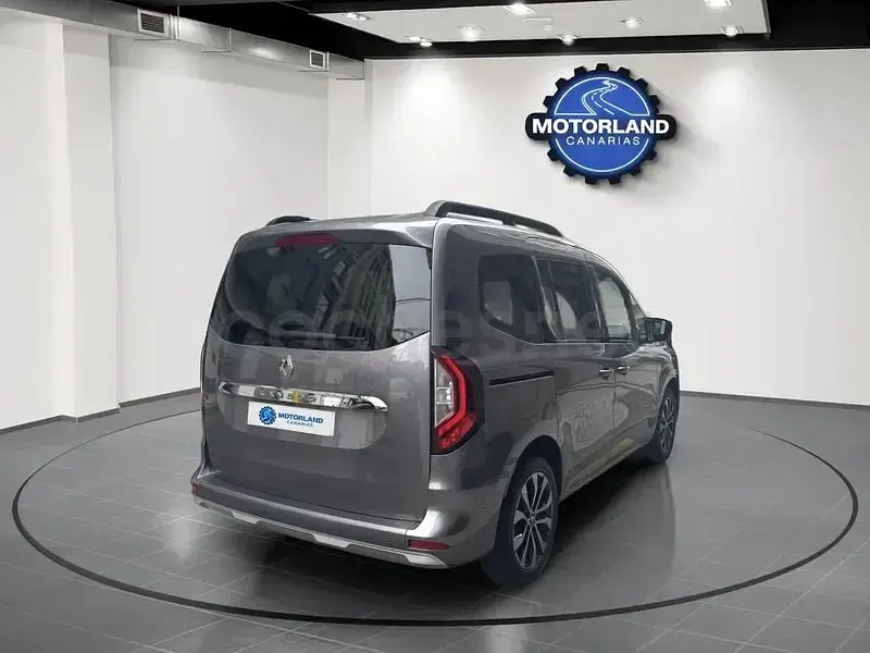 Usado Renault Kangoo Zen 95 CV (69 kW) 2022 Gris / plata Monovolumen