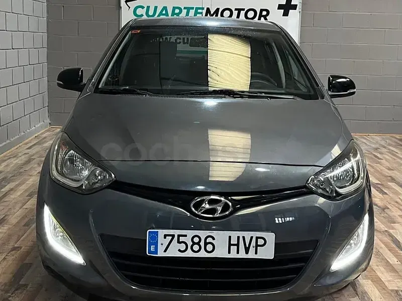 Begagnad Hyundai i20 GO! 85 HK (62 kW) 2014 Grå Halvkombi