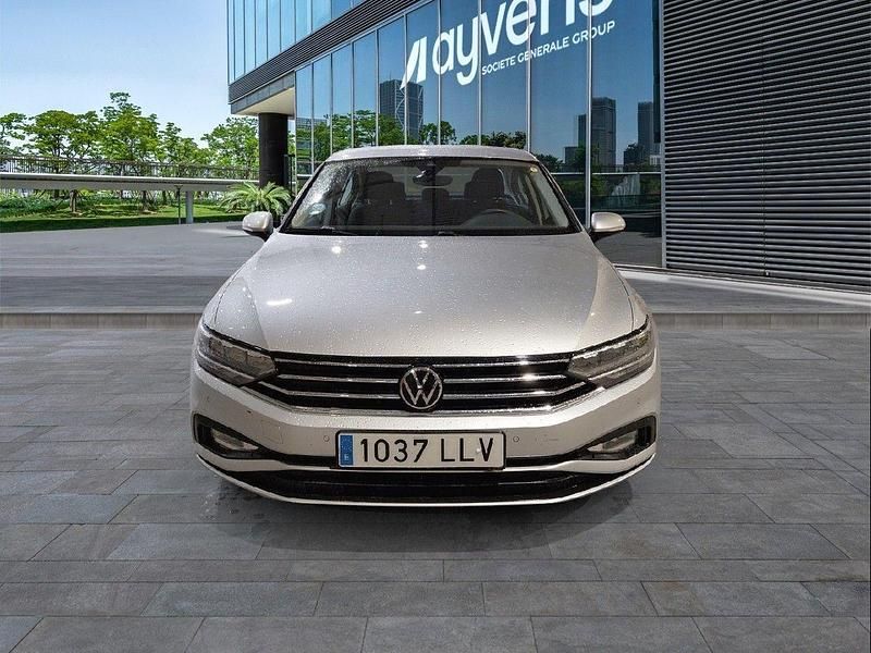 Usado VW Passat Business 122 CV (89 kW) 2020 Gris plata Berlina