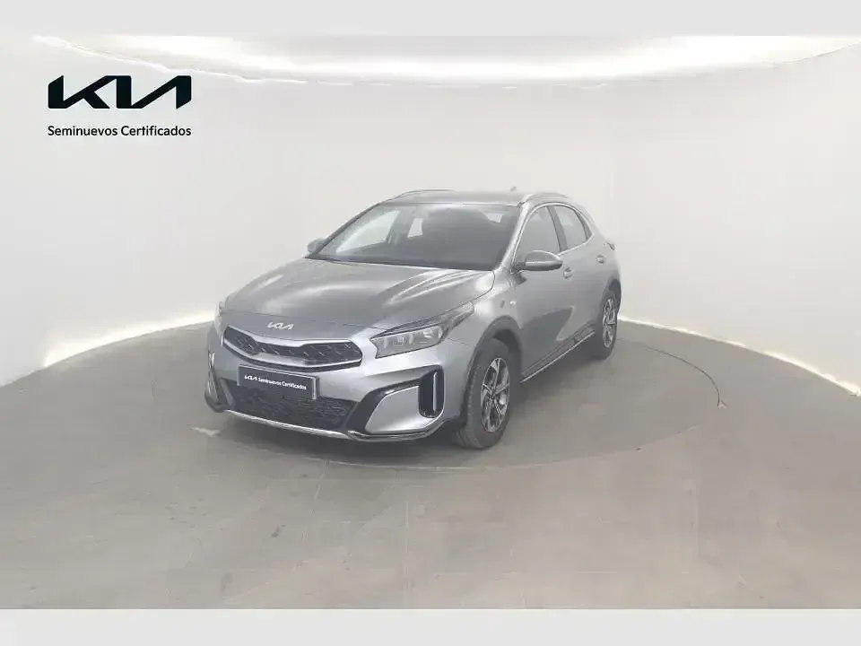 Usado Kia XCeed 100 CV (73 kW) 2025 Gris / plata SUV