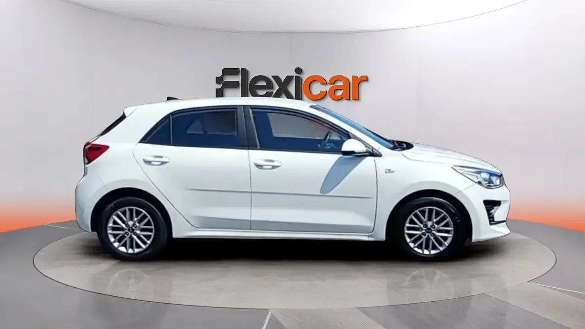 Usado Kia Rio 84 CV (61 kW) 2021 Blanco Berlina