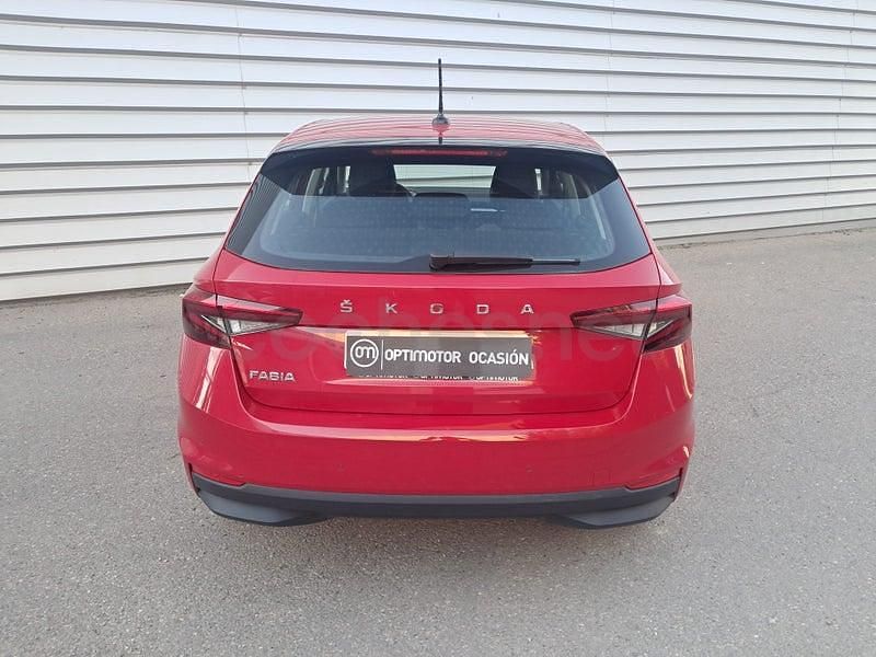 Usado Skoda Fabia Ambition 95 CV (69 kW) 2023 Rojo Utilitario