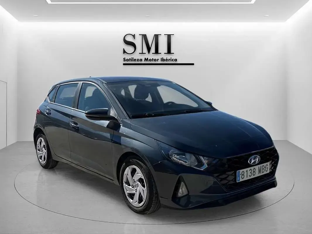 Usado Hyundai i20 101 CV (74 kW) 2022 Gris Utilitario
