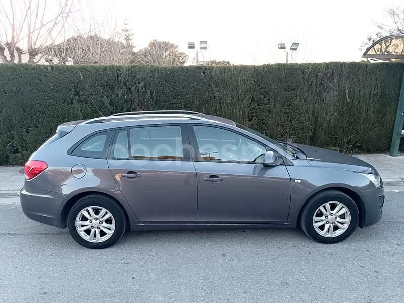 Usado Chevrolet Cruze LT 163 CV (119 kW) 2014 Gris / plata Familiar