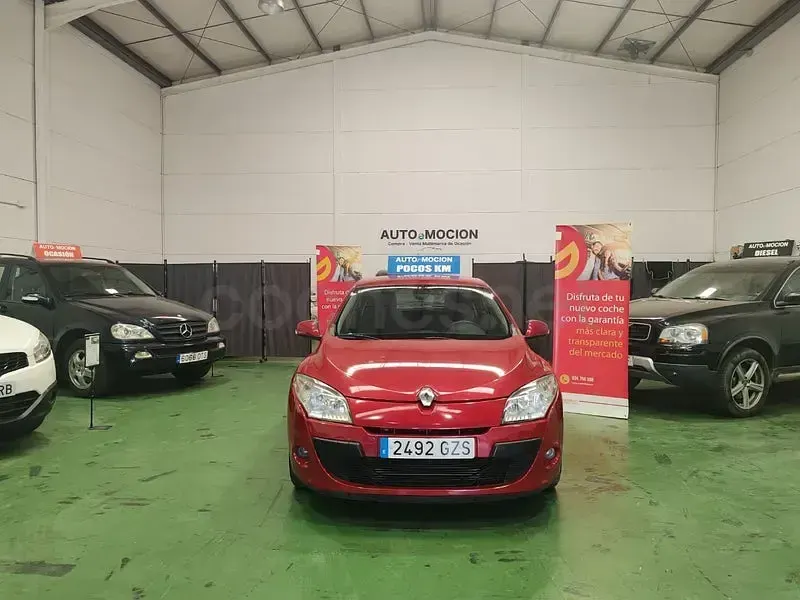 Usado Renault Mégane III Dynamique 105 CV (77 kW) 2010 Granate Berlina