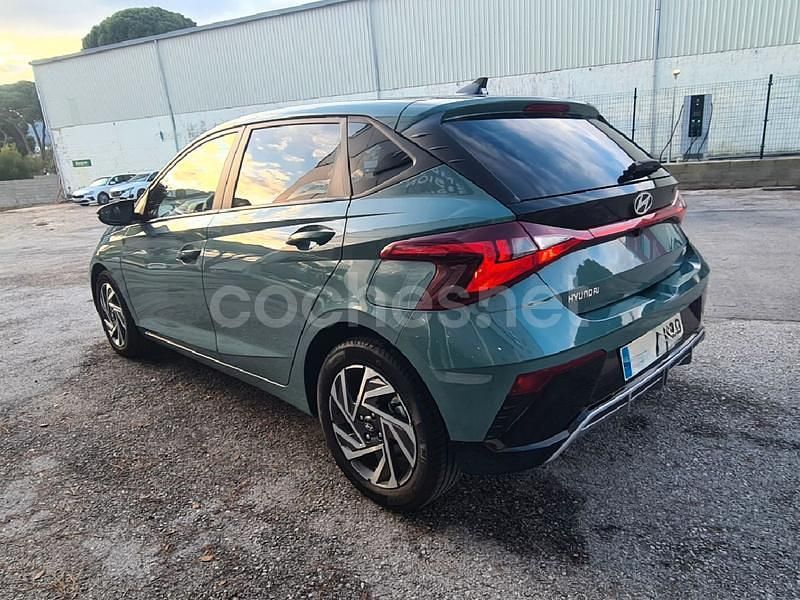 Usado Hyundai i20 100 CV (73 kW) 2025 Verde Berlina