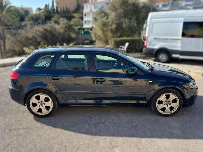 Usado Audi A3 Sportback Ambition 122 CV (89 kW) 2007 Azul Utilitario