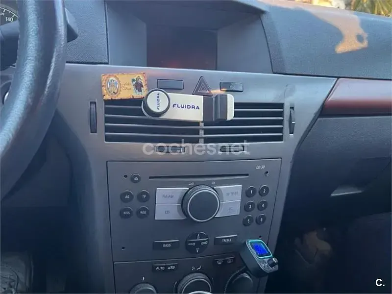 Usado Opel Astra Cosmo 100 CV (73 kW) 2005 Negro Berlina