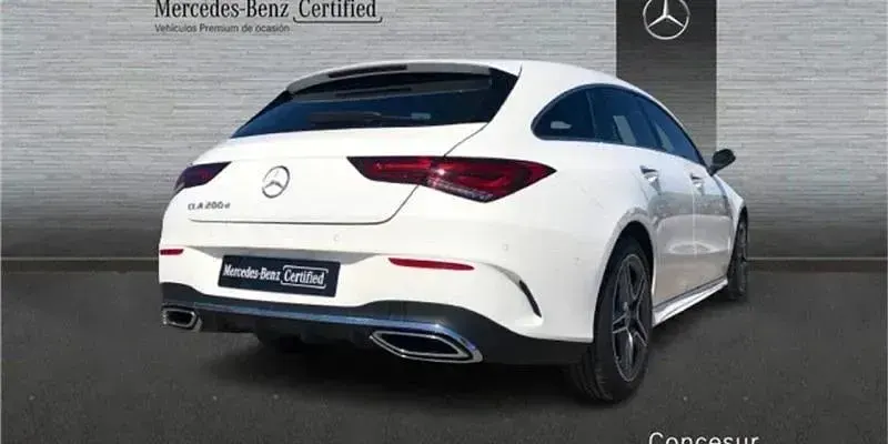 Usado Mercedes CLA200 Shooting Brake 150 CV (110 kW) 2022 Blanco Familiar