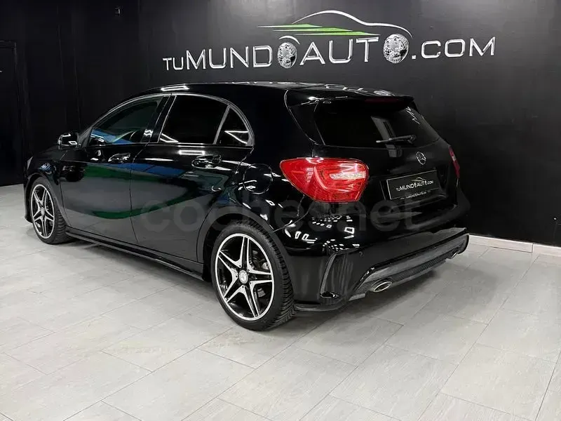 Usado Mercedes A180 AMG line 109 CV (80 kW) 2013 Negro Utilitario