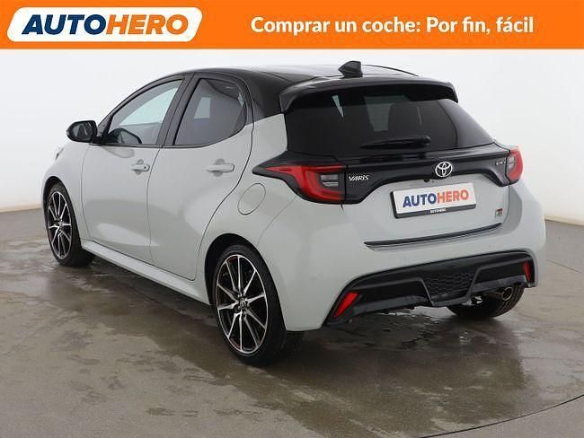 Usado Toyota Yaris Hybrid Sport 131 CV (96 kW) 2024 Gris Berlina