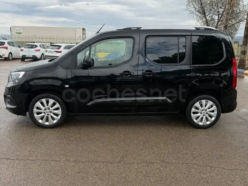 Usado Opel Combo Life Edition+ 102 CV (75 kW) 2022 Negro Monovolumen