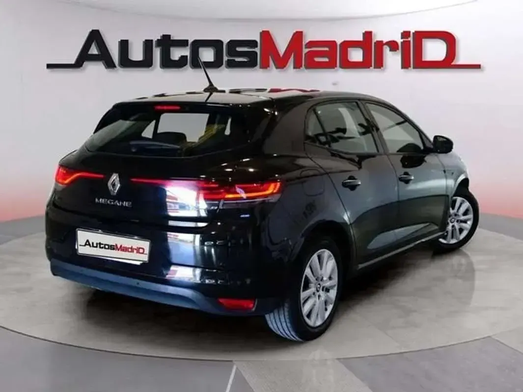 Usado Renault Mégane II Equilibre 116 CV (85 kW) 2022 Negro Berlina