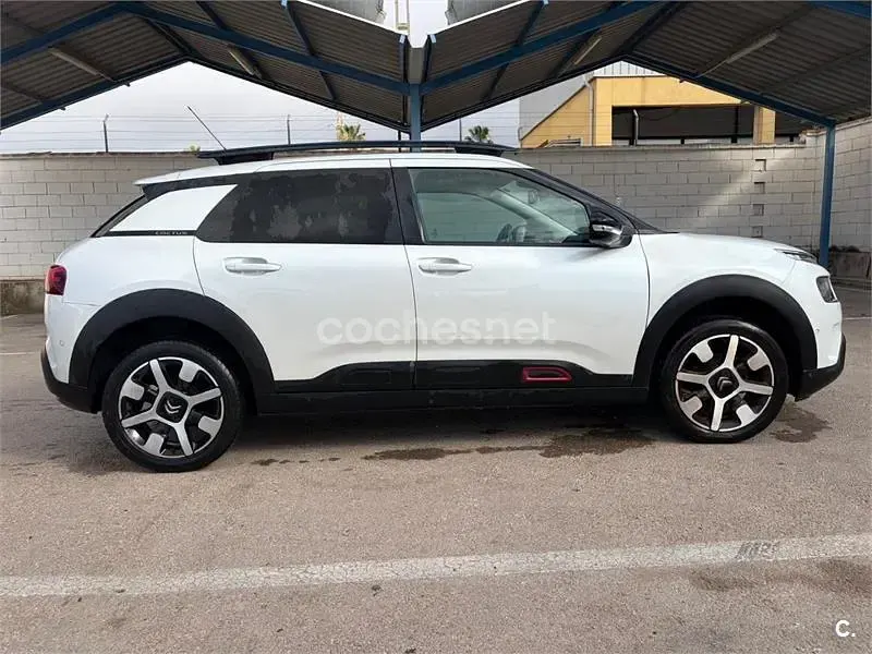 Usado Citroën C4 Shine 100 CV (73 kW) 2018 Blanco Berlina