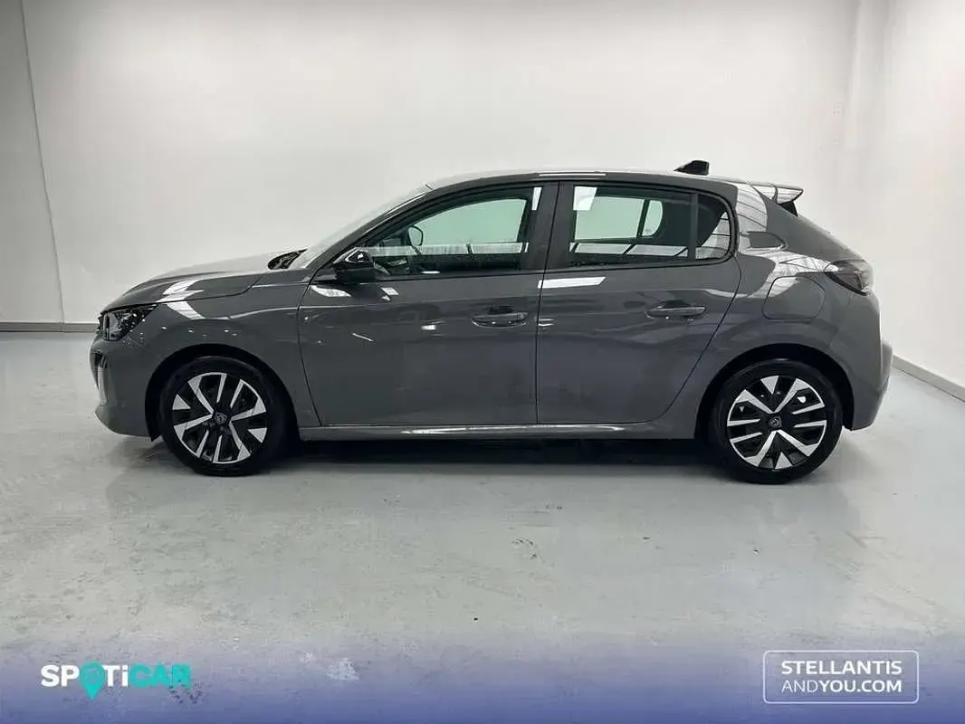 Usado Peugeot 208 Allure 101 CV (74 kW) 2025 Gris Utilitario