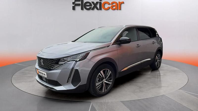Usado Peugeot 5008 Allure 136 CV (100 kW) 2024 Gris SUV