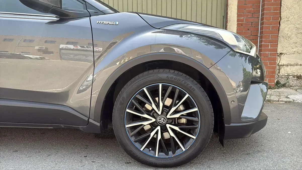 Usado Toyota C-HR Advance 122 CV (89 kW) 2018 Gris SUV