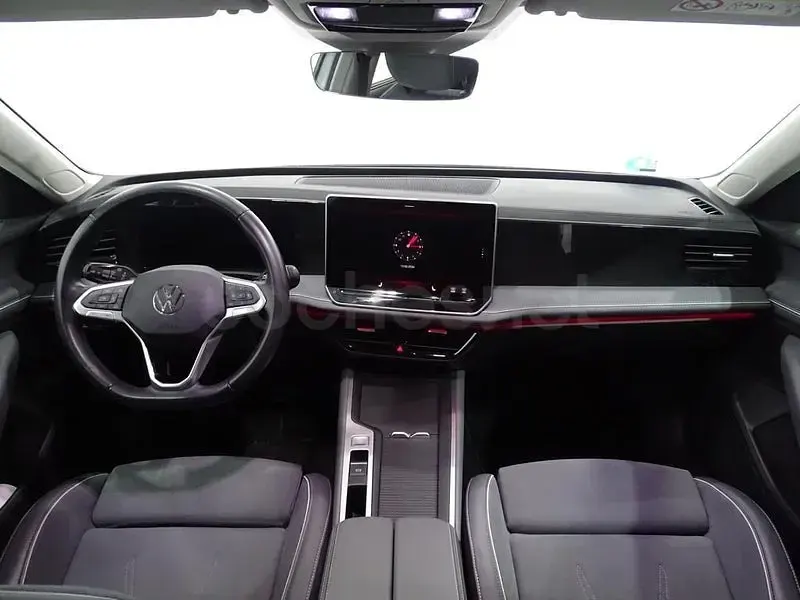 Usado VW Passat Business 150 CV (110 kW) 2024 Blanco Familiar