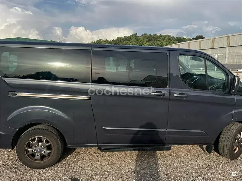 Usado Ford Tourneo Titanium 125 CV (91 kW) 2014 Azul Monovolumen