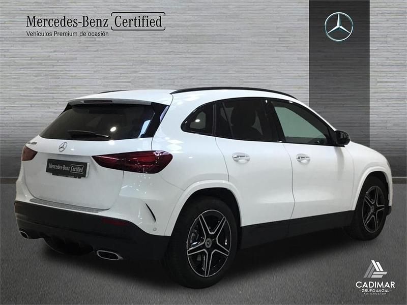 Usado Mercedes GLA200 AMG line 163 CV (119 kW) 2024 Blanco polar SUV