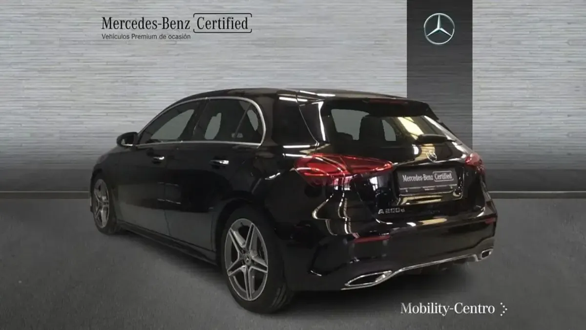 Usado Mercedes A200 AMG line 150 CV (110 kW) 2024 Negro noche
