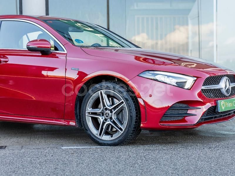 Usado Mercedes A250 218 CV (160 kW) 2021 Granate Berlina