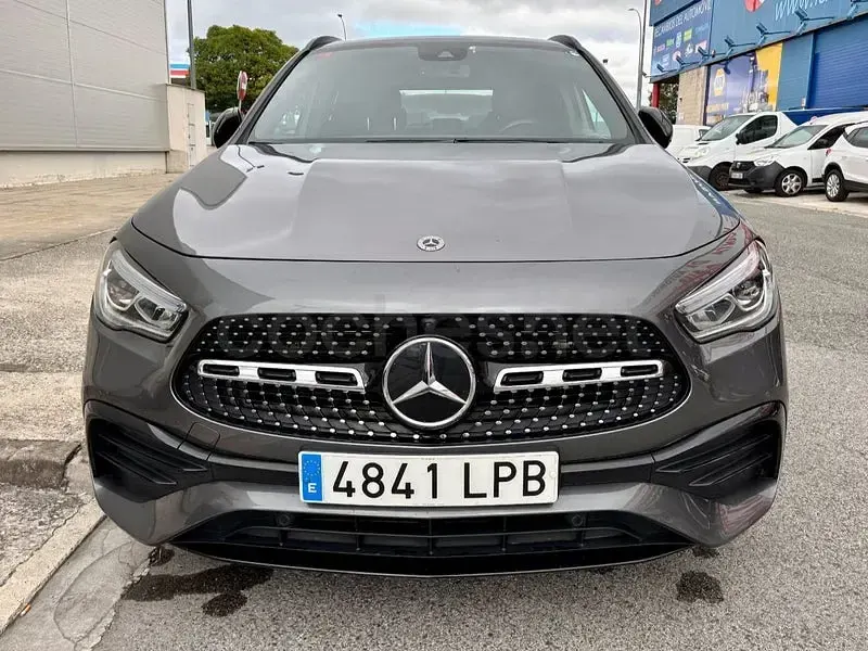 Usado Mercedes GLA200 150 CV (110 kW) 2021 Gris / plata SUV
