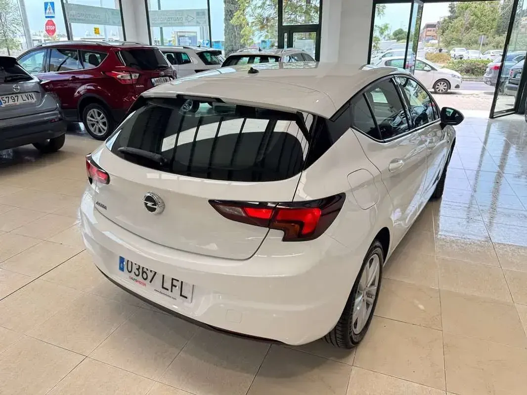 Usado Opel Astra GS Line 109 CV (80 kW) 2020 Blanco Utilitario